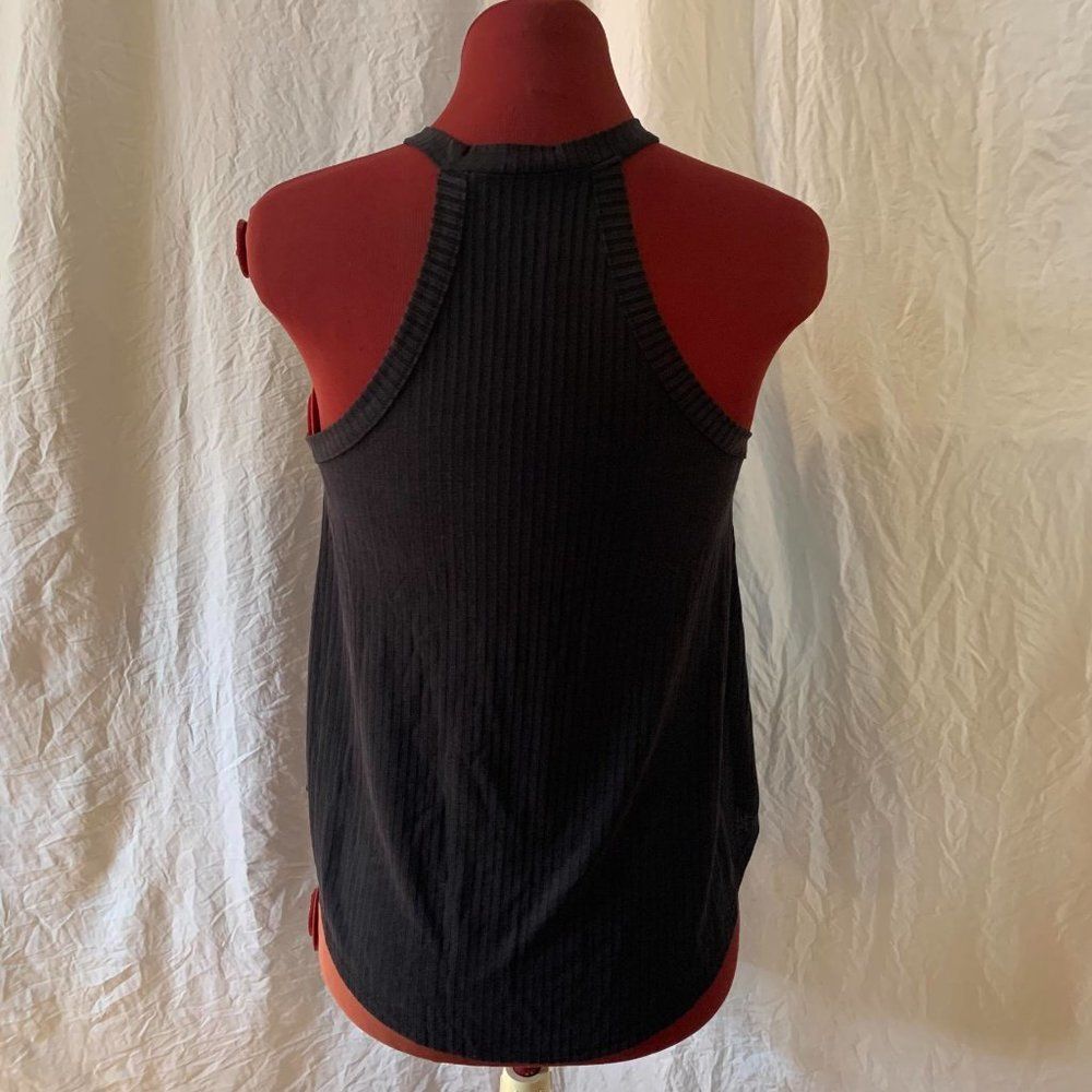 Cutout Style Halter - Picture 3 of 6